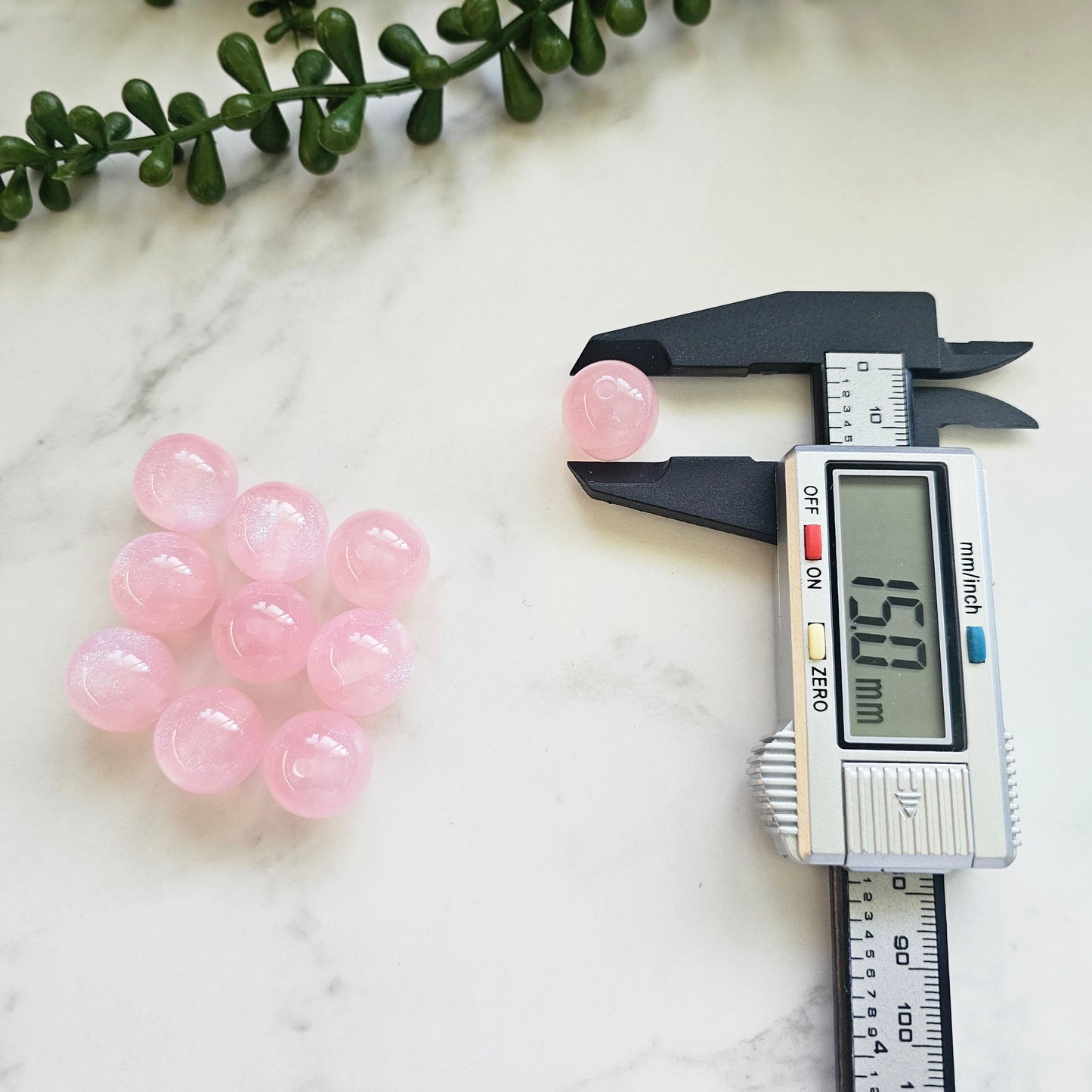 15mm sparkly pink acrylic beads (pack of 10)
