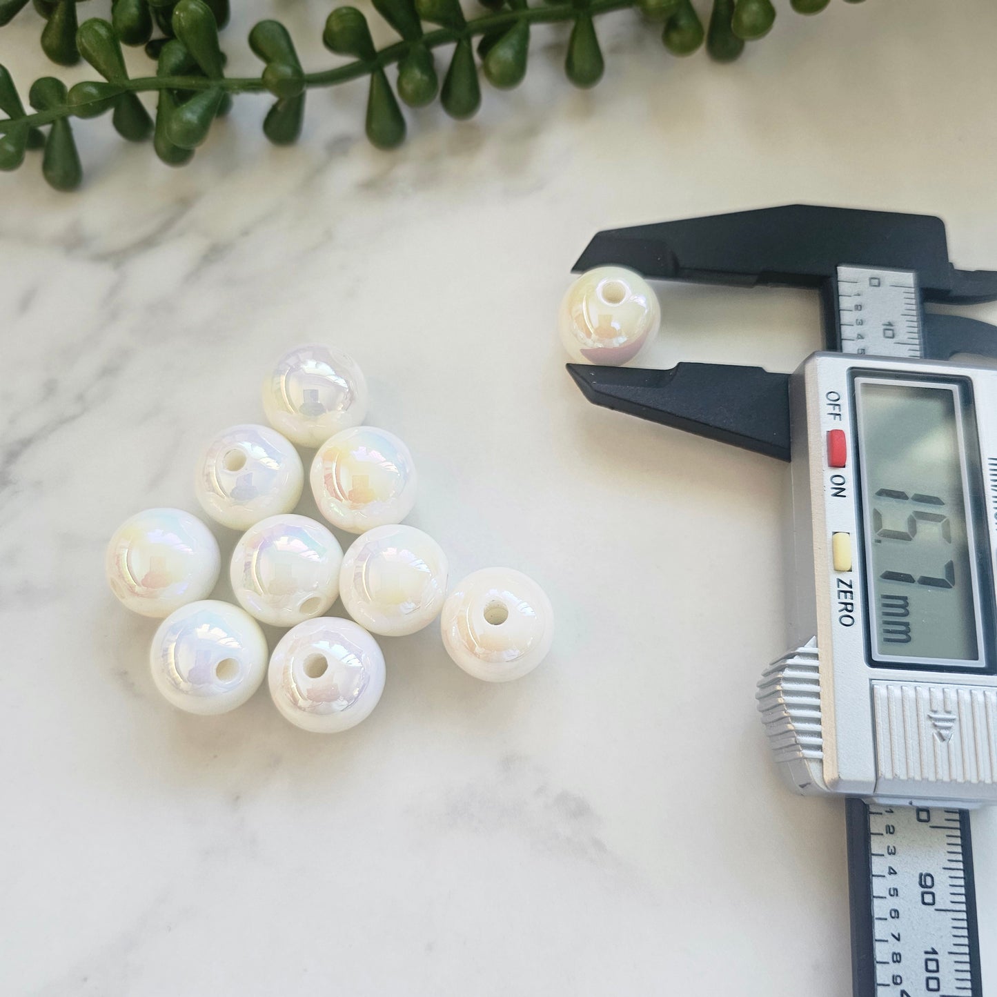 16mm pearly white acrylic beads (pack of 10)